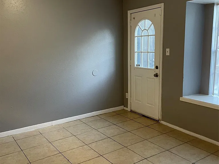 7273 Chasewood Dr — Photo 2