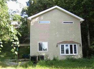 535 Midnight Dr, Byrdstown, TN 38549