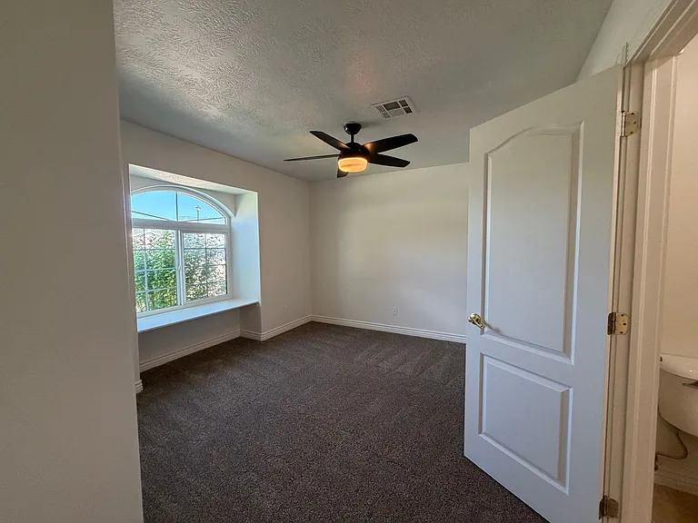 135 N 350 W — Photo 28