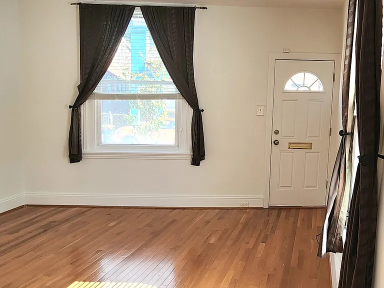 3591 Calumet St — Photo 22