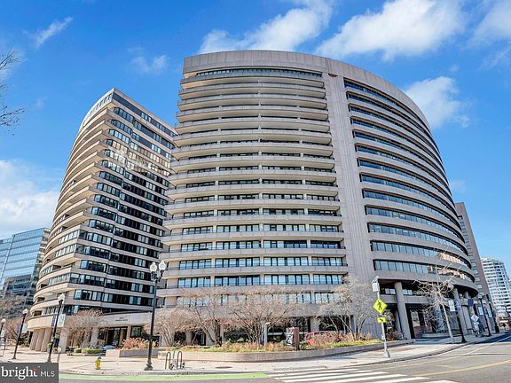 2nd image of 1300 Crystal Dr APT 1508S