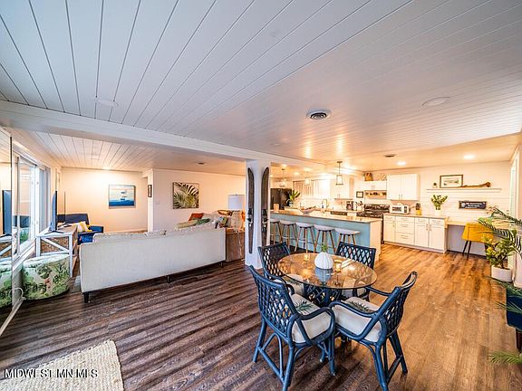 4th image of 1108 W Lake Dr #3