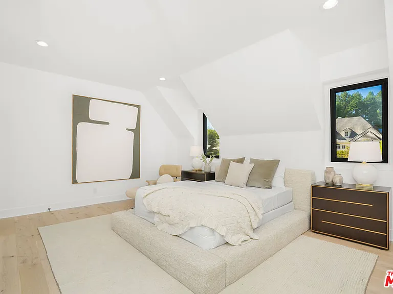 4608 Westchester Dr — Photo 37