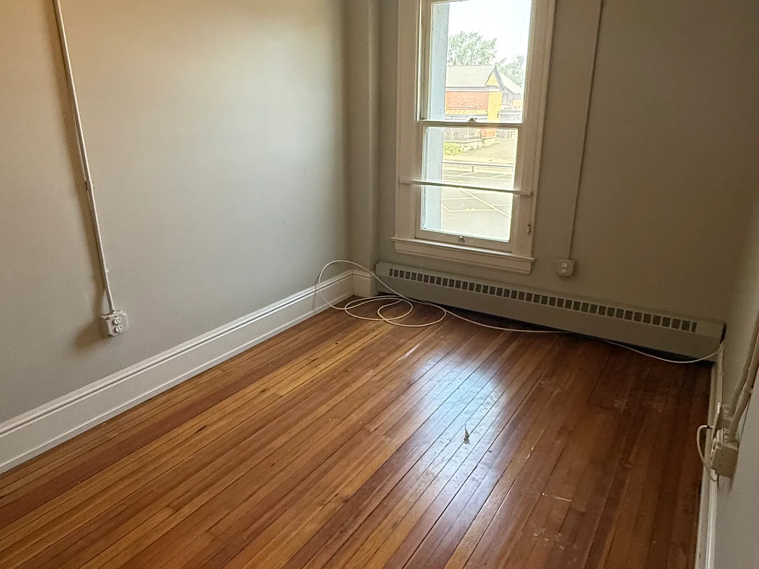 1 bed, 1200 sqft, $1,100 — Photo 4