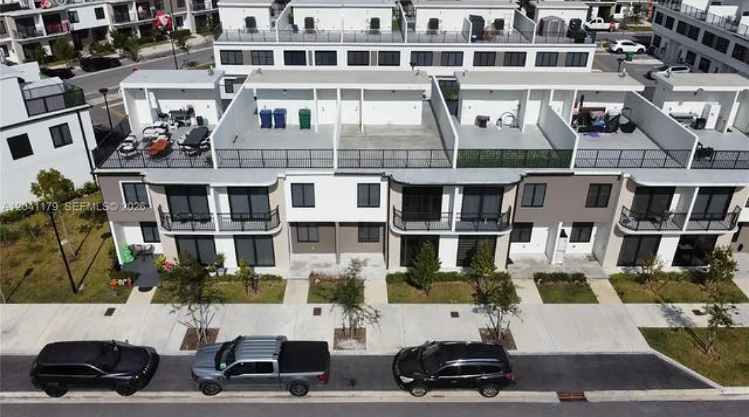 4 bed, 1398 sqft, $3,000 — Photo 3