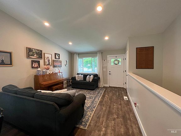 4th image of 349 N 300 W