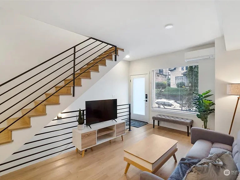 5240 Brooklyn Ave NE #B — Photo 2