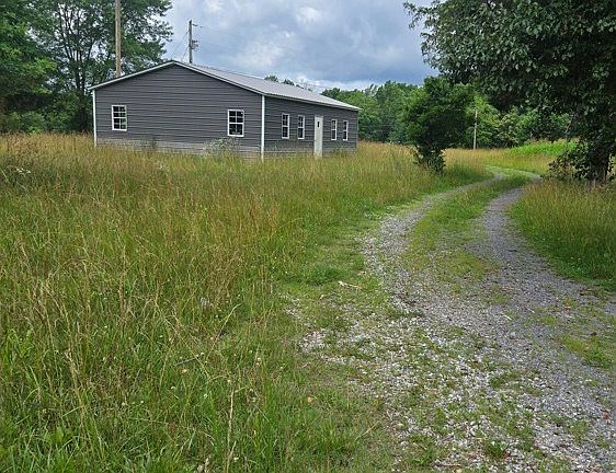 4th image of 140 N Roberts Hollow Ln