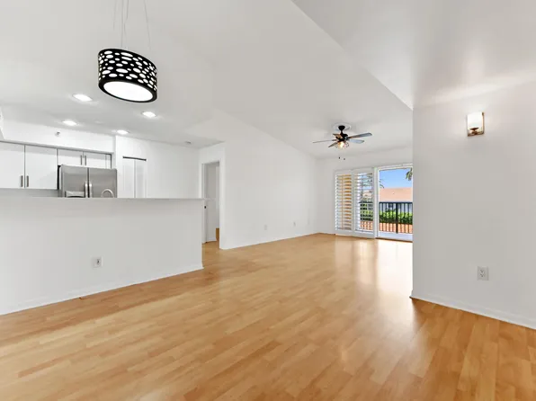 140 Yacht Club Way, Hypoluxo, FL