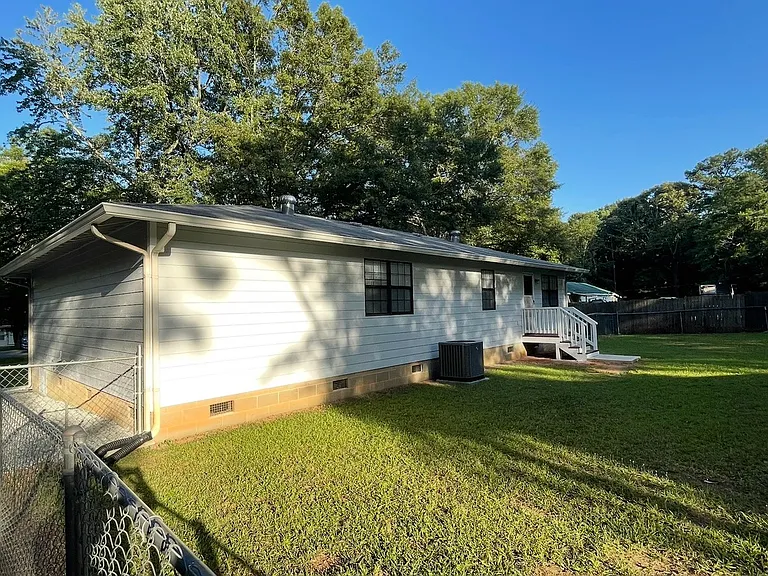 119 Lambert Dr — Photo 2