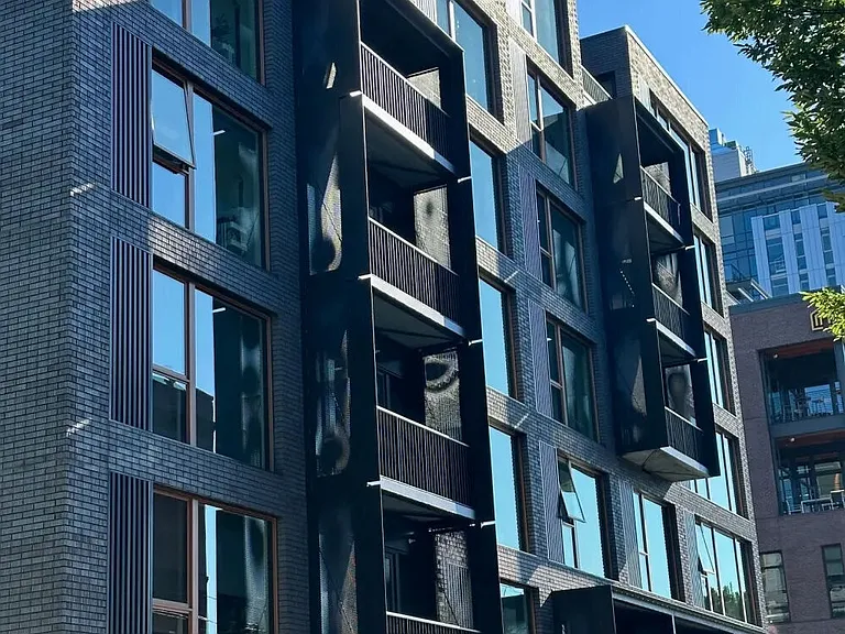 DOCK 59 — Photo 12