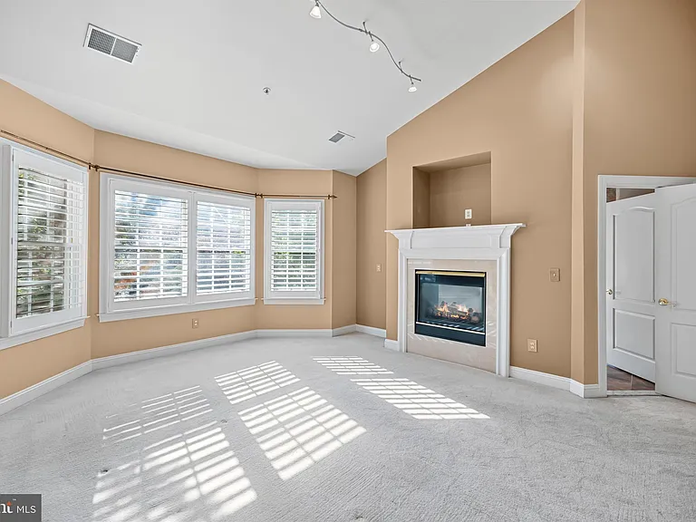 5237 Bessley Pl — Photo 54
