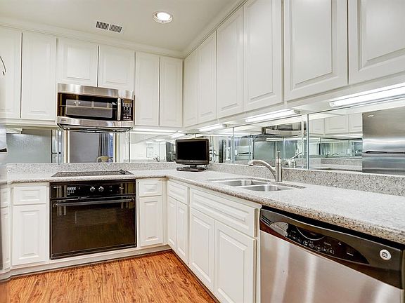 5th image of 7350 Kirby Dr APT 41