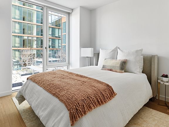 5th image of 10 Halletts Pt APT 1742
