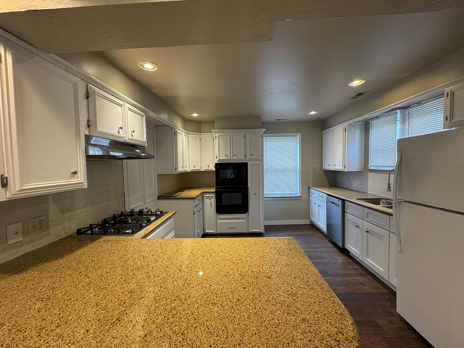 4 bed, 3000 sqft, $1,750 — Photo 3