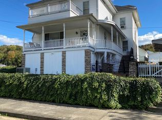 104 Hill St, Sistersville, WV 26175