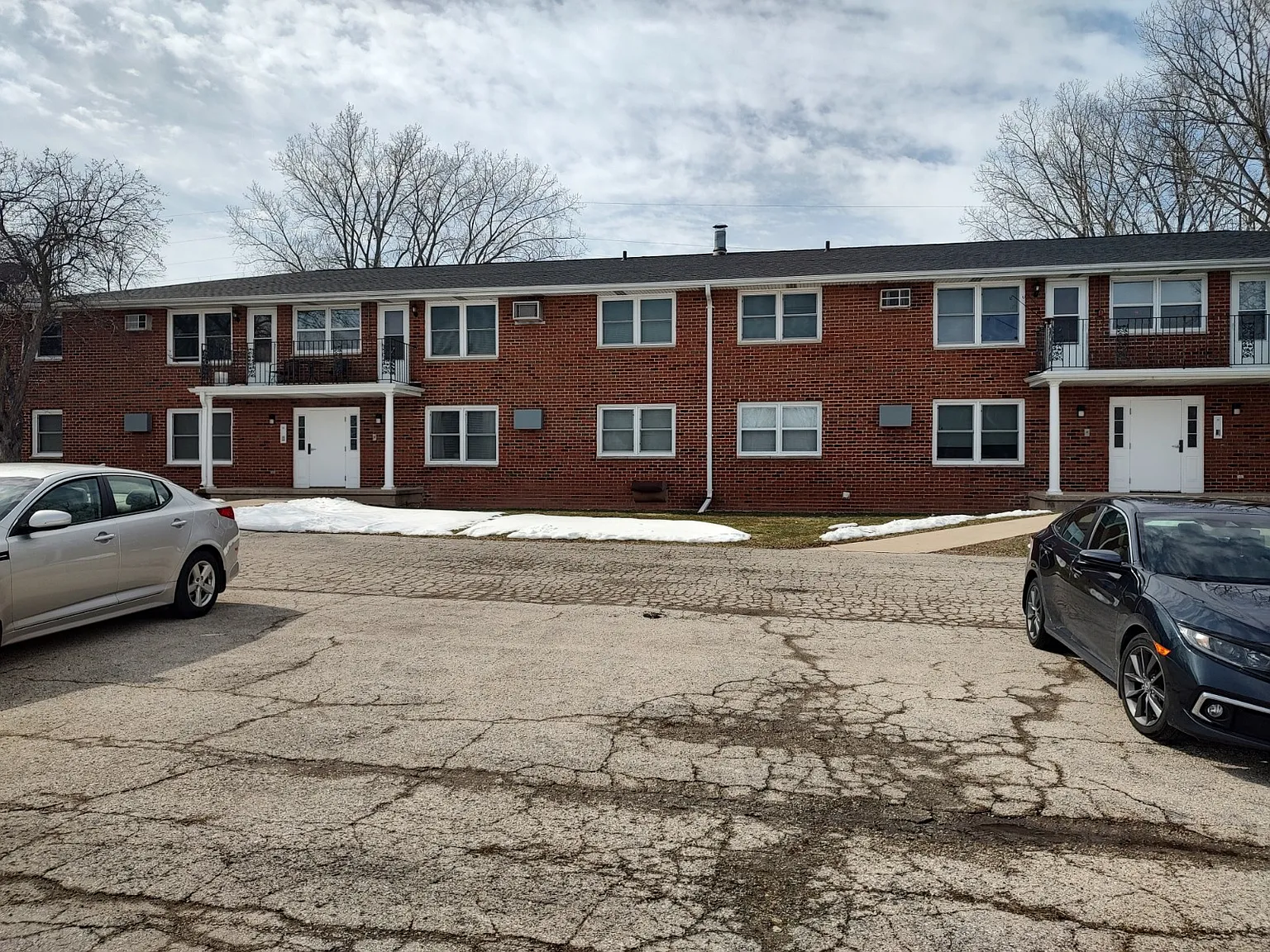 Harold Street Apartments — Photo 1