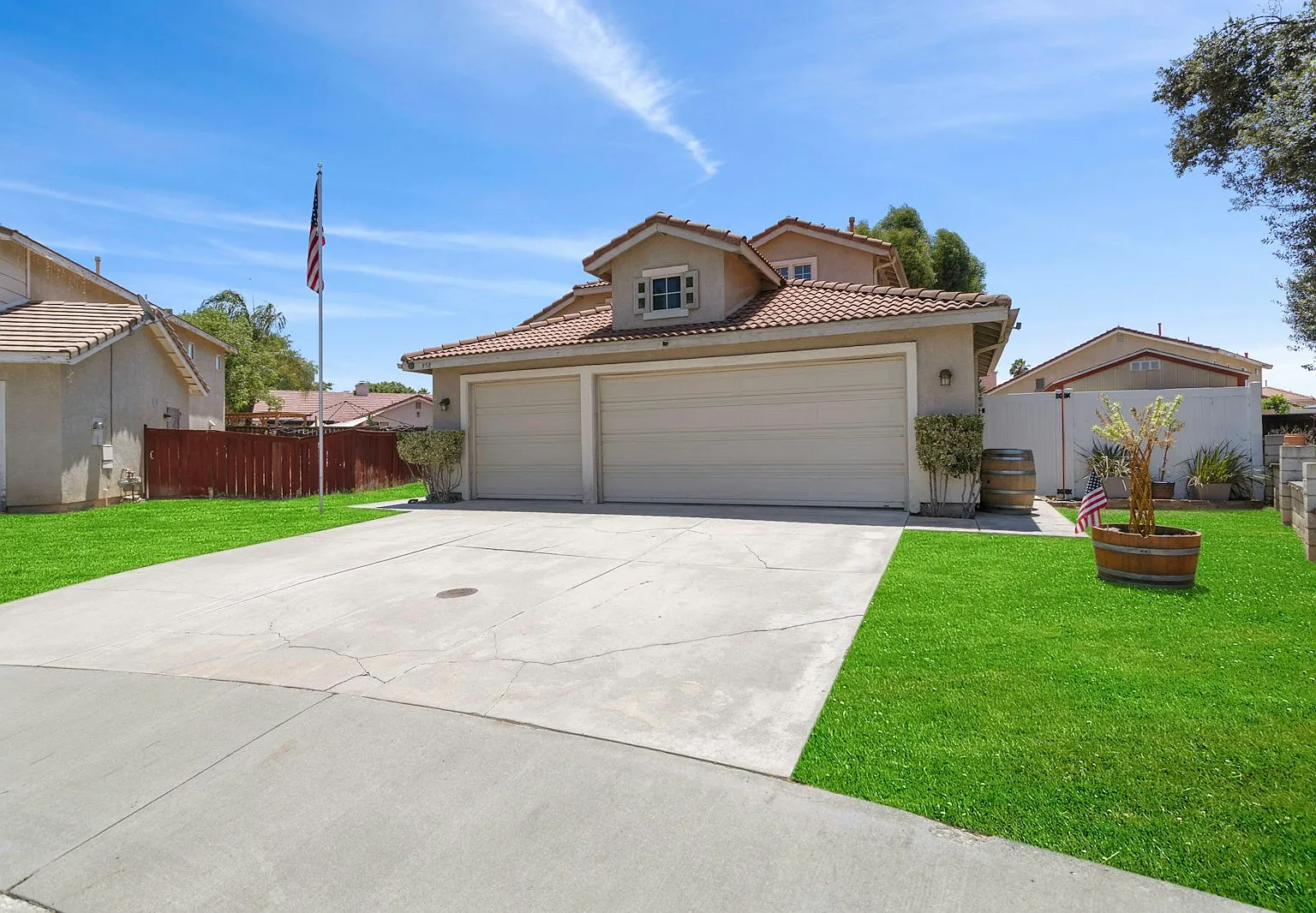 958 Stratford Way — Photo 3