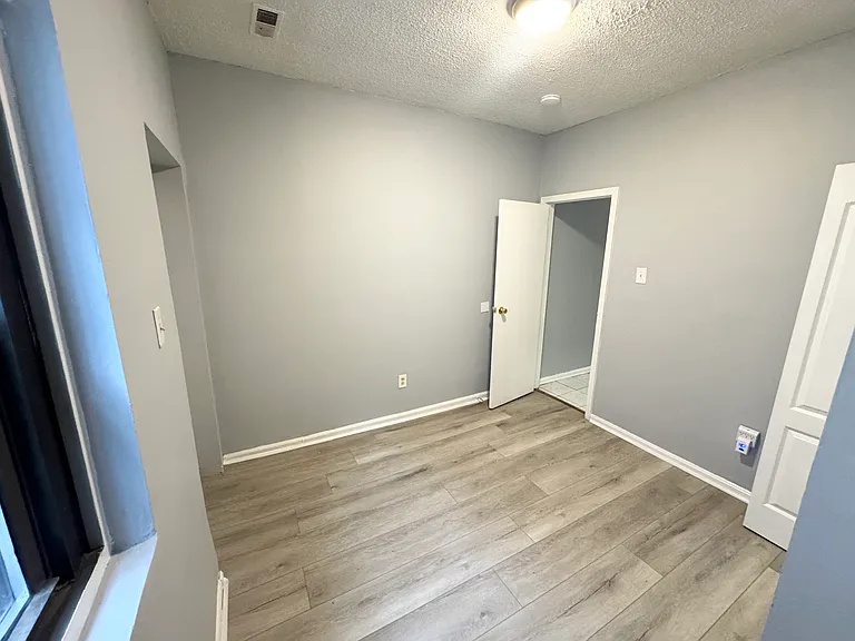 1537 A St SE — Photo 10
