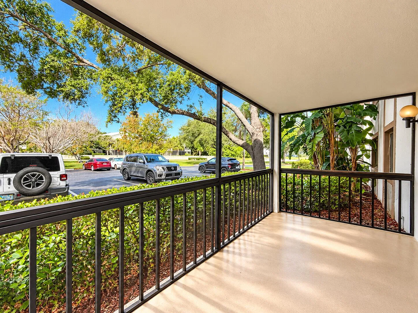 2 bed, 2.0 bath, 936 sqft, $1,895 — Photo 4