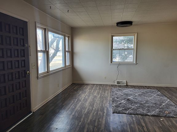 4th image of 313 E Tallent St