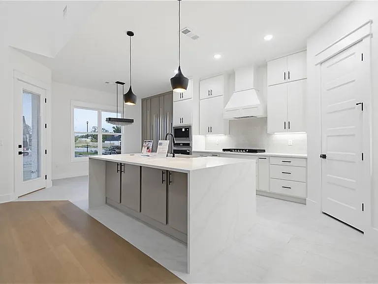431 Hedge Dr — Photo 6