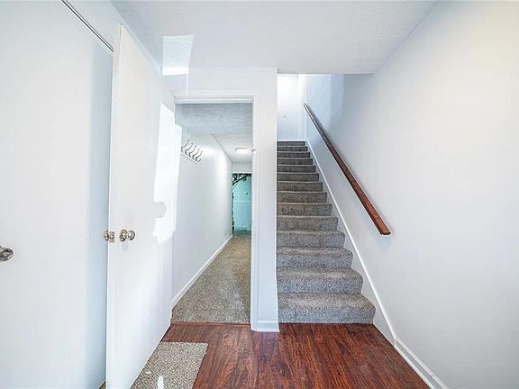 2nd image of 1906 Lawrence Ct