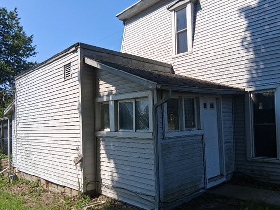 4th image of 602 E North St