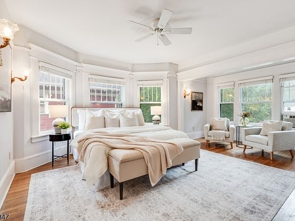 4th image of 209 Garfield Pl