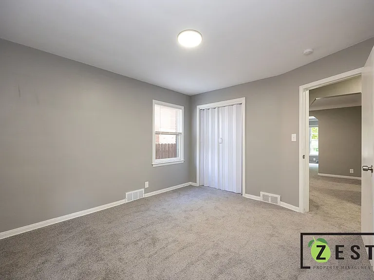 5235 Chatsworth — Photo 20