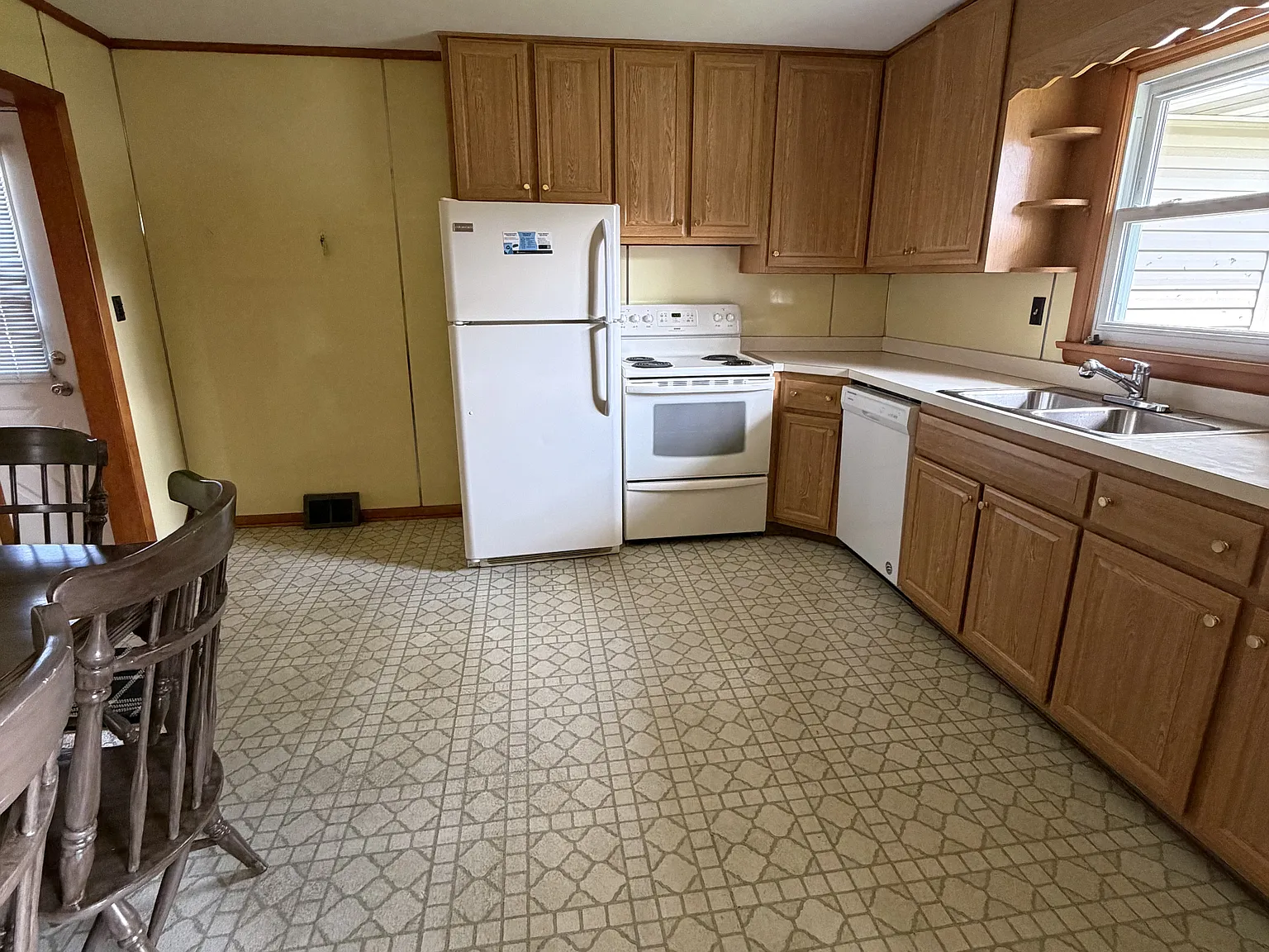 3 bed, 2125 sqft, $1,950 — Photo 3