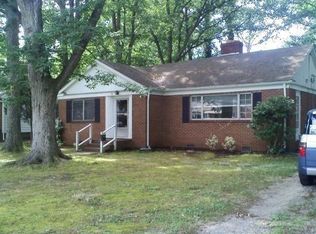 30 Greenwood Rd, Newport News, VA 23601