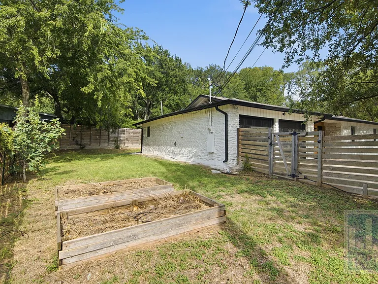 2703 Burleson Rd — Photo 27