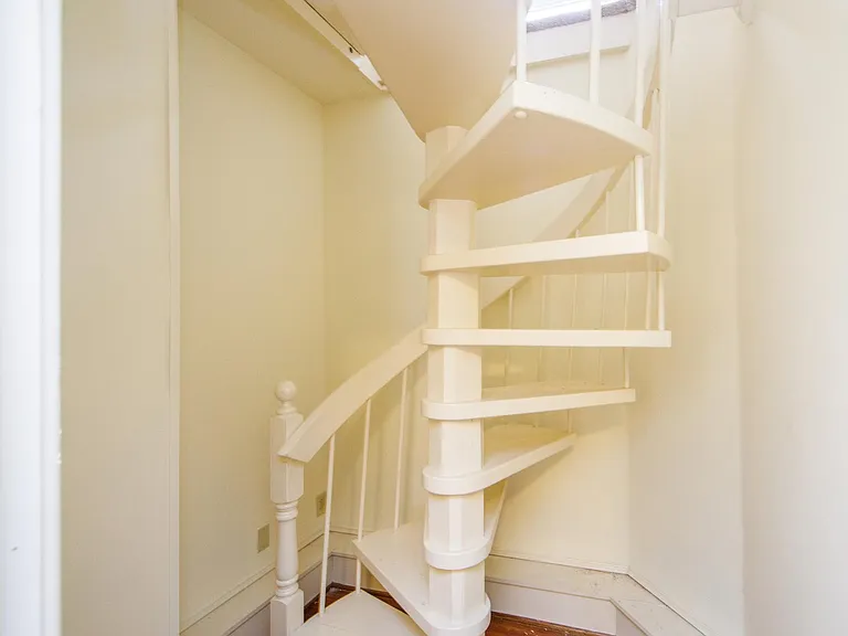 407 W 9th St #B — Photo 17