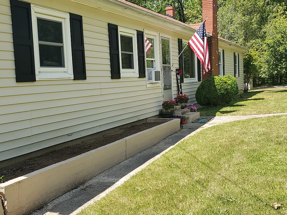2nd image of 1909 E Sandy Ridge Rd