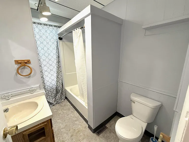 908 N Van Buren St #3 — Photo 4