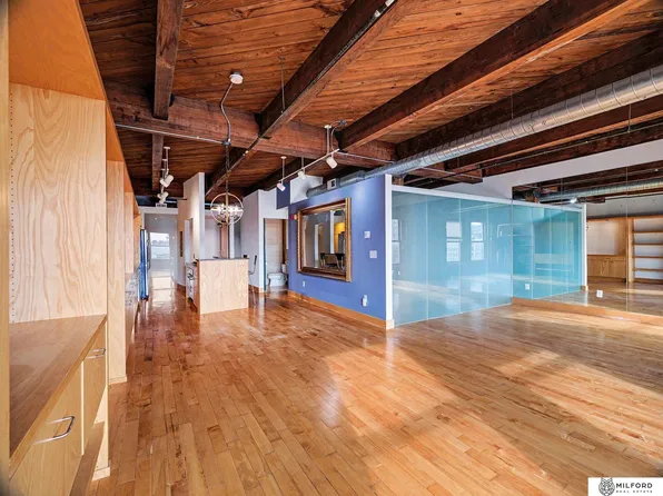 105 S 9th St #706, Omaha, NE 68154