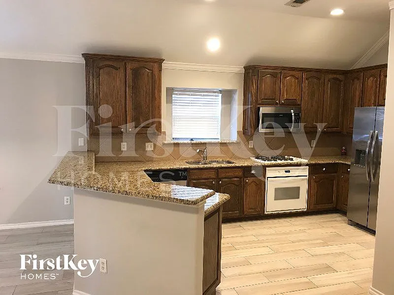 3 bed, 2.0 bath, 1492 sqft, $2,390 — Photo 4