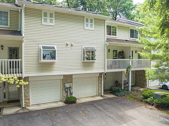2nd image of 1113 Island Woods Dr