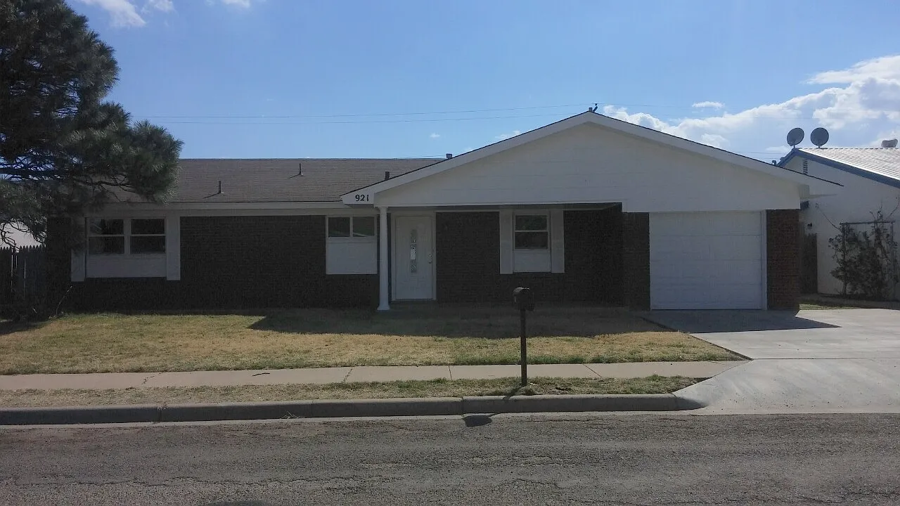 Completely Updated Home Move In Ready — Photo 1