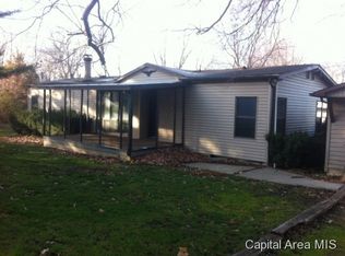 831 N 6th St, Riverton, IL