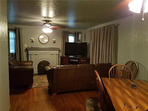 2nd image of 2733 Ivandell Ave