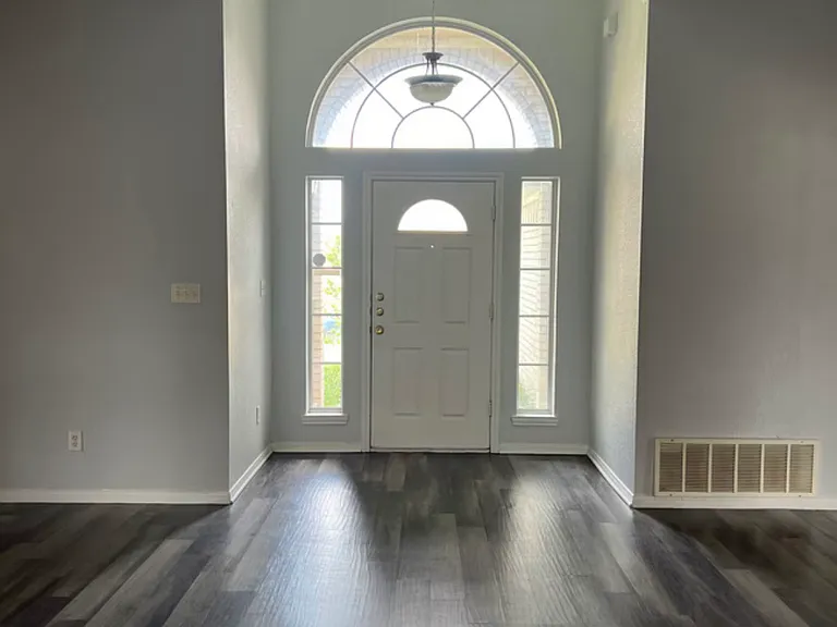 4301 Capri Dr — Photo 6