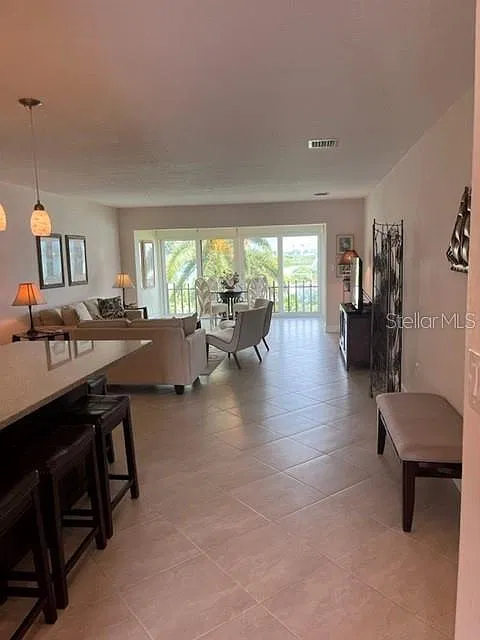 2 bed, 2.0 bath, 1074 sqft, $4,500 — Photo 2