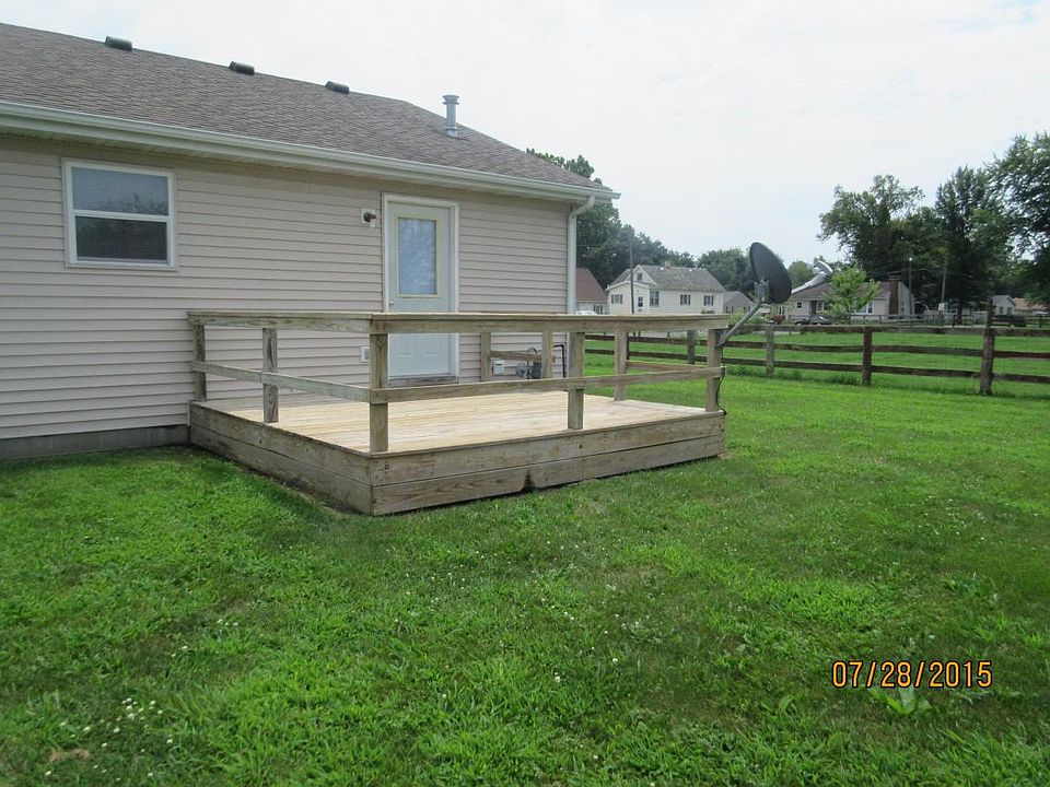 Back patio deck shows nice view of backyard. Quiet.