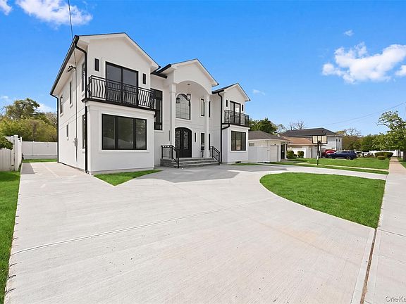 2nd image of 1275 Barry Drive S