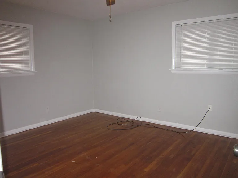 521 Greencastle Ln — Photo 9