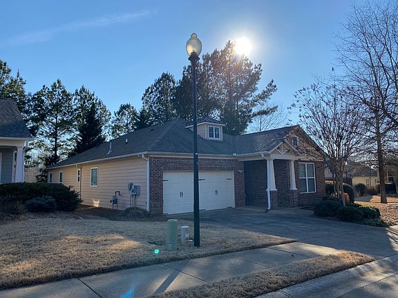 3rd image of 200 Balsam Dr