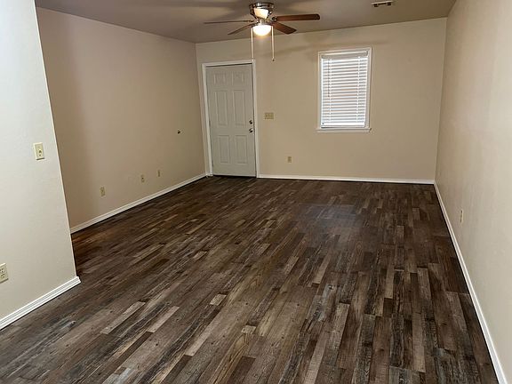 4th image of 606 Rolling Hills Dr #D