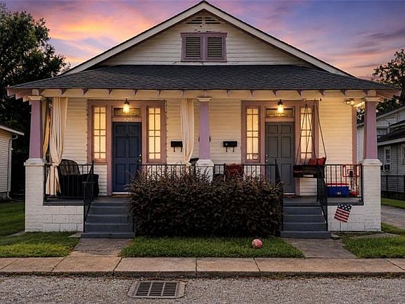 2nd image of 429 Chalmette St